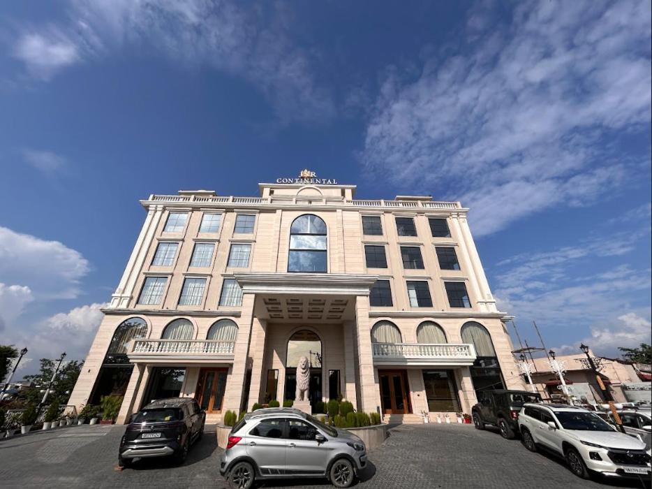 Hotel JSR Continental Dehradun Exterior foto